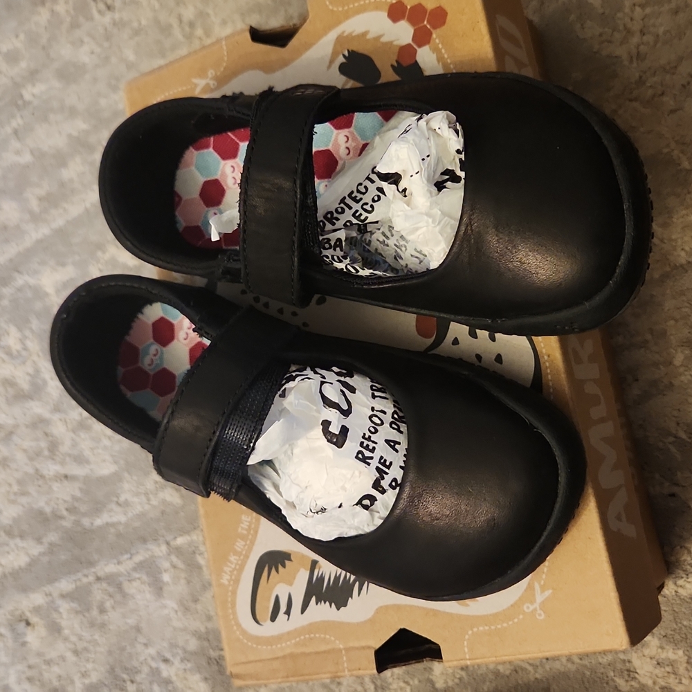 Barefoot Addis wyn kids black leather shoes sz 26 9 9.5 us